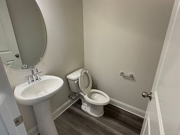 4th image of 271 Netherlands Blvd
