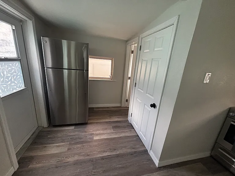 128 Beach Ave #A — Photo 8