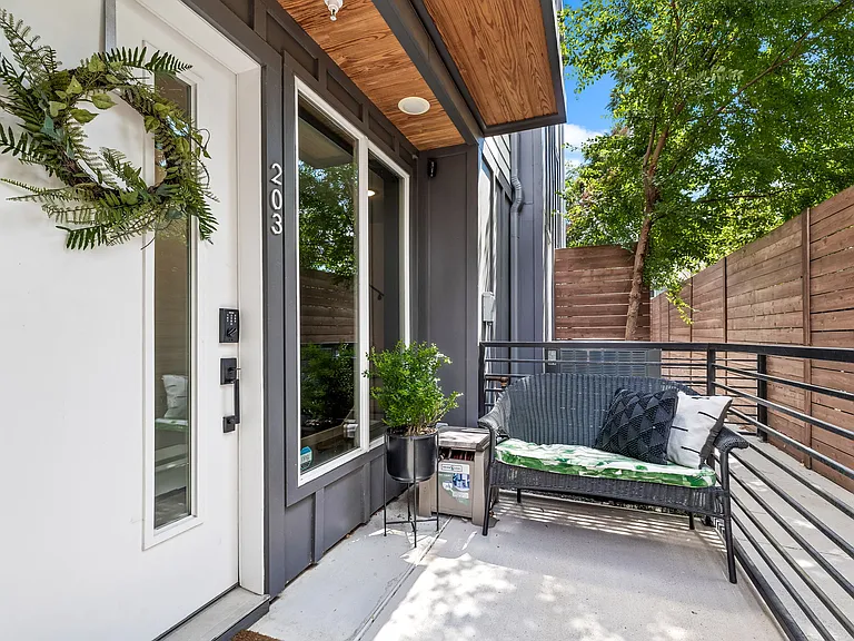 1507 N Garrett Ave #203 — Photo 6