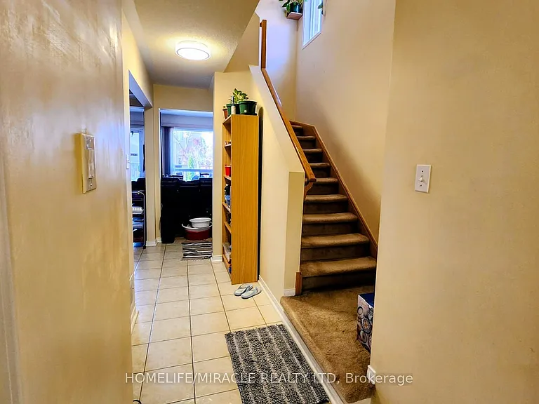 102 Whiteface Cres — Photo 6