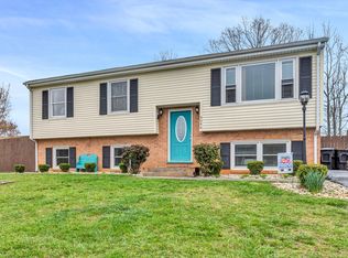 3094 Woodway Rd, Roanoke, VA 24014