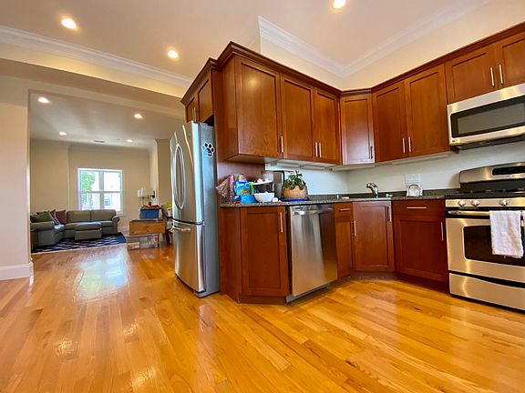 Kitchen picture from a few weeks ago before tenant moved out.