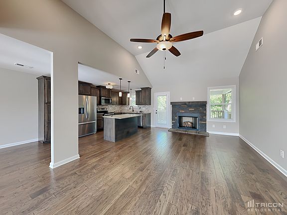 3rd image of 1644 Parkside Dr