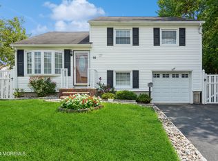 92 Grant Ave, Colonia, NJ 07067