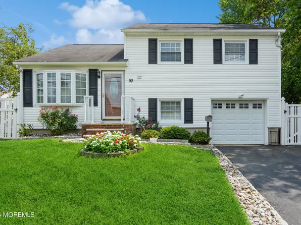 92 Grant Avenue, Colonia, NJ 07067