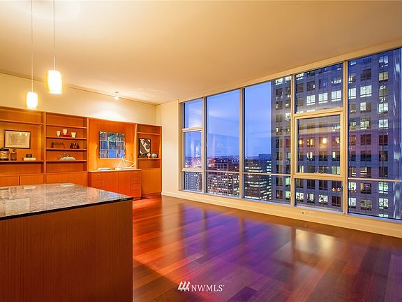 4th image of 909 5th Avenue #1101
