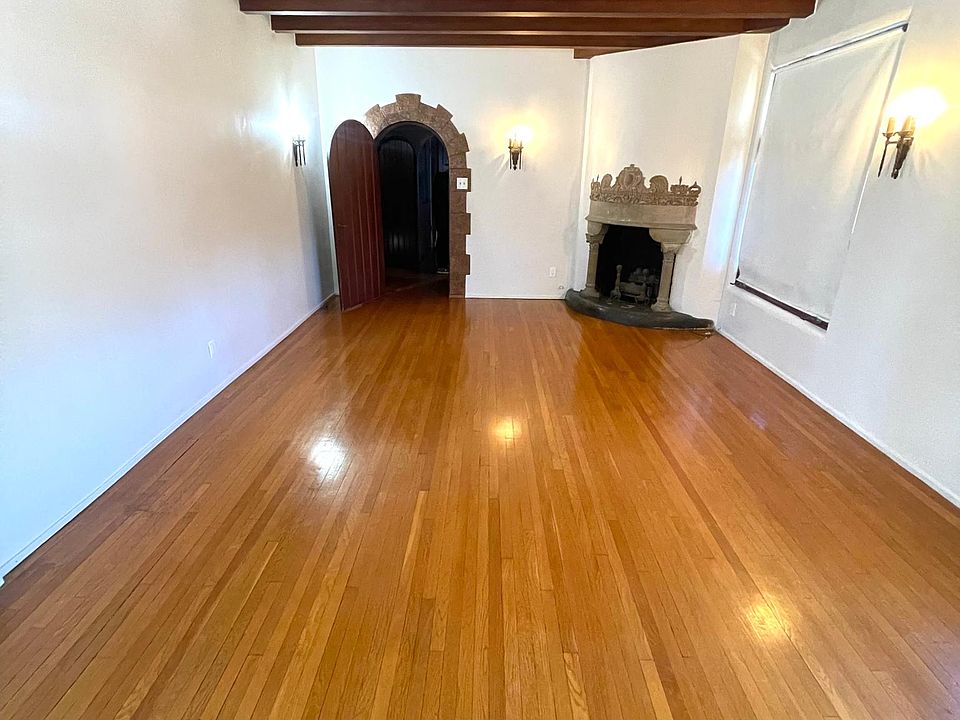 1st image of 4215 E Livingston Dr APT 3