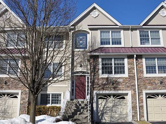 3rd image of 6 Tuxedo Ln