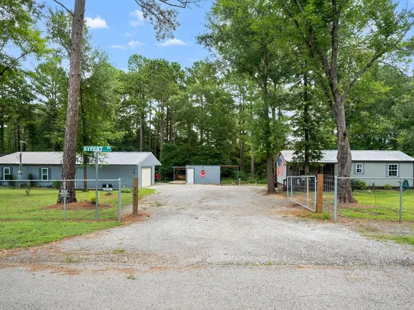 102 Oakwood St, Elkhart, TX 75839
