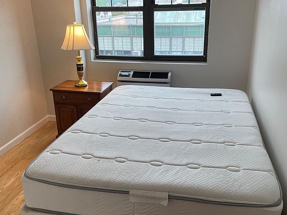 5th image of 14477 Barclay Ave APT 6A