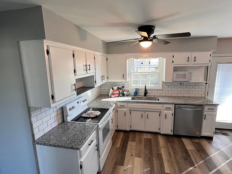 407 Knobview Dr — Photo 3