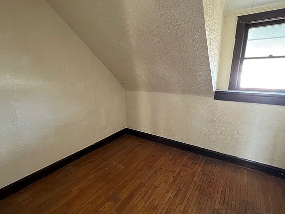 3rd image of 1110 E Columbia St #5