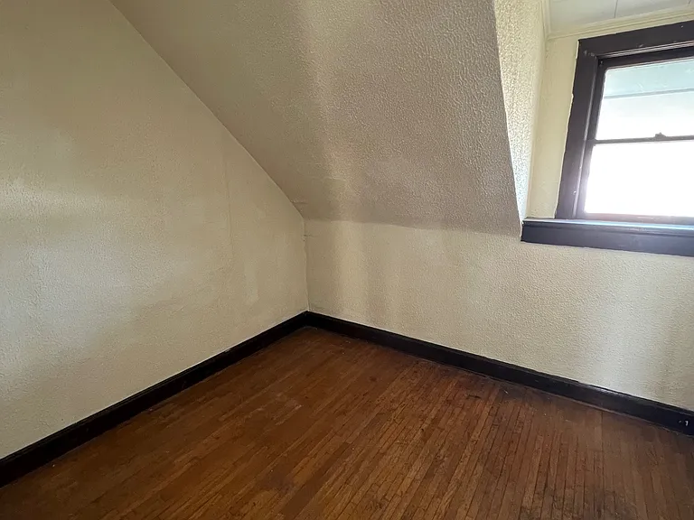 1110 E Columbia St #5 — Photo 3
