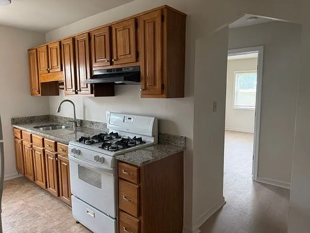 2 bed, 1.0 bath, 800 sqft, $1,600 — Photo 1