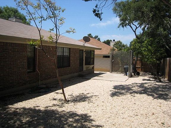 5th image of 236 Crestwood Dr