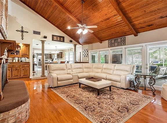 5th image of 817 Pine Alley Dr