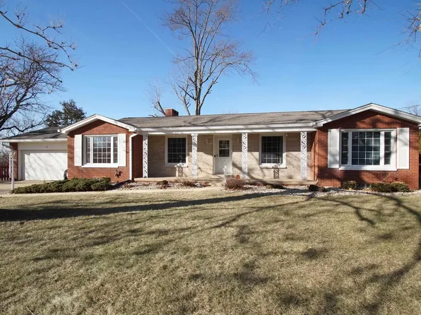 5007 N Woodview Ave, Peoria, IL 61614