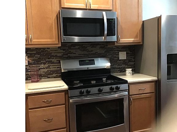 5th image of 3427 Stanwood St