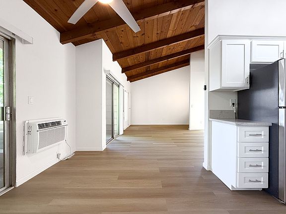 3rd image of 11706 Kling St APT 6