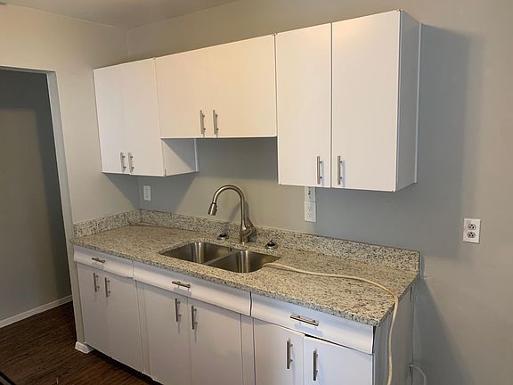 3rd image of 210 Westway Dr