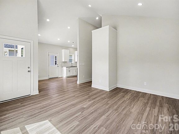 5th image of 2639 Goble St