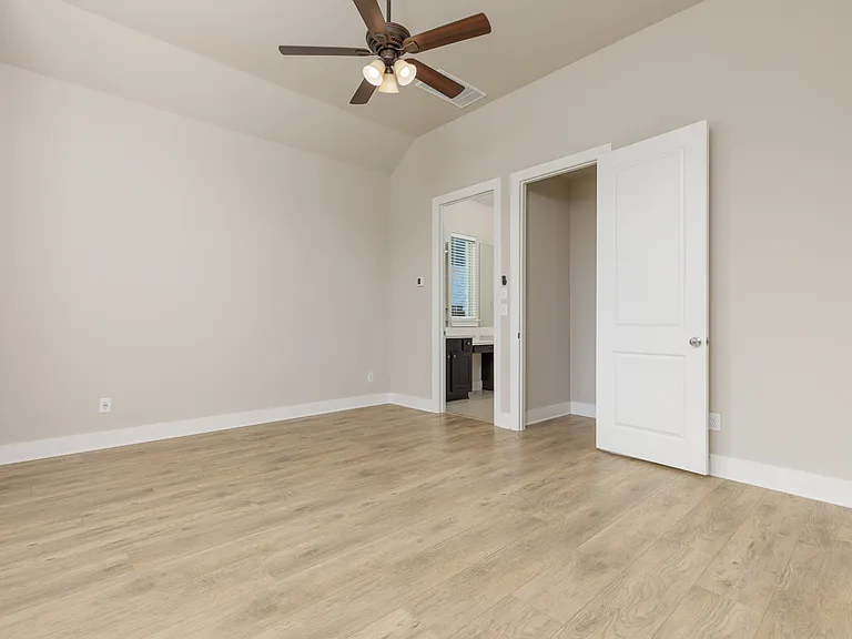 1829 Leo Dr — Photo 22