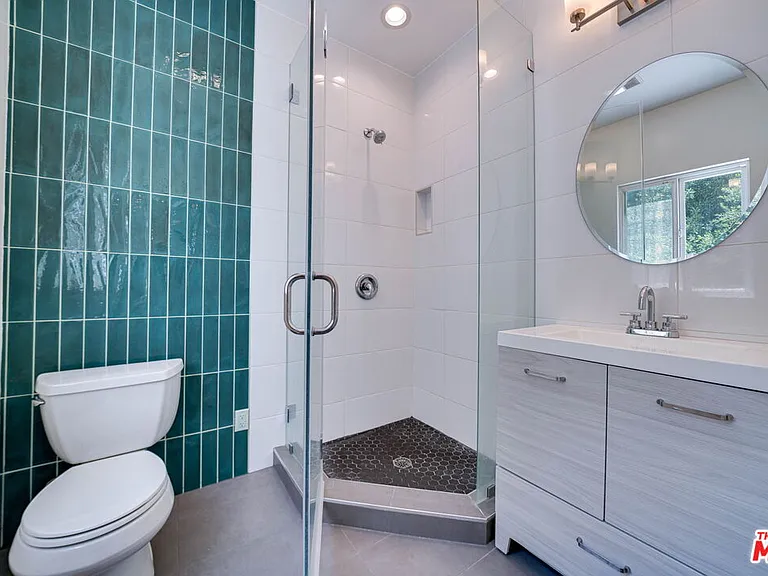 1411 Cloverfield Blvd #B — Photo 15