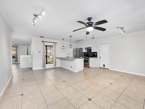 4th image of 7026 Forest Pine St