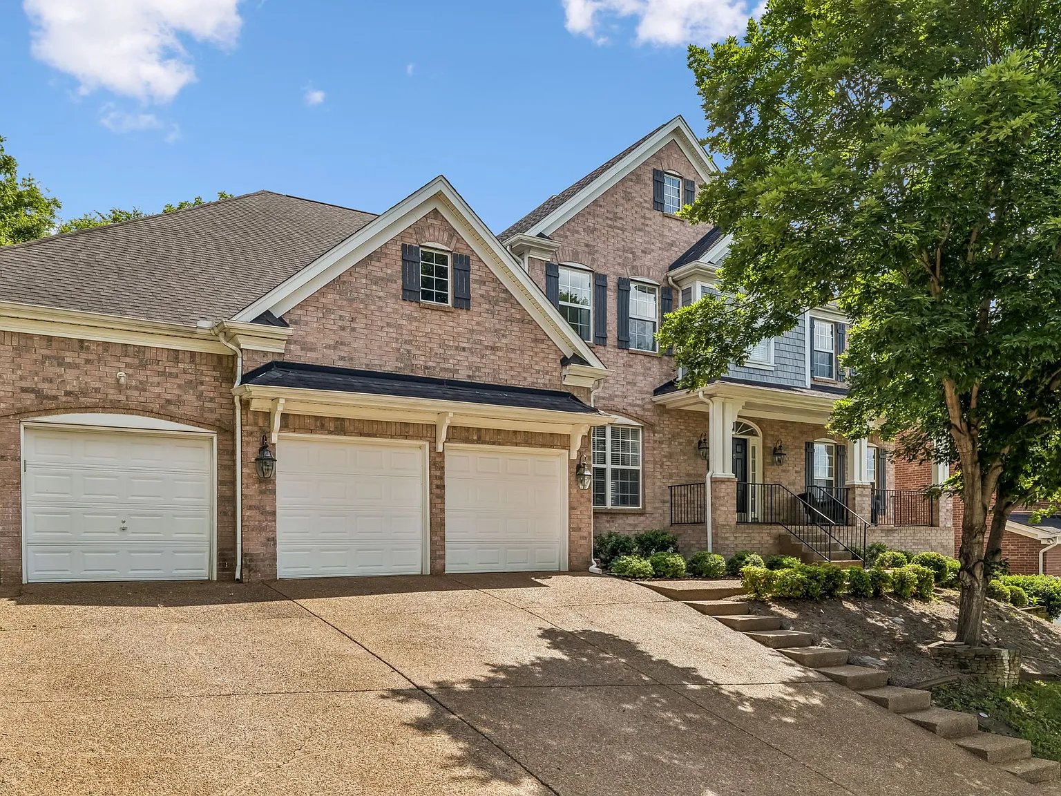 5 bed, 3.5 bath, 4050 sqft, $5,800 — Photo 1