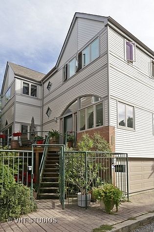 1st image of 1127 W Cornelia Ave APT C