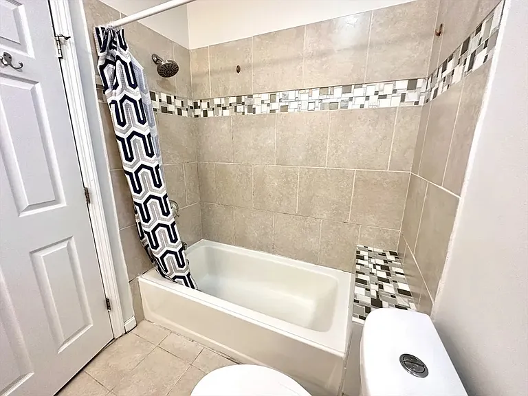 47 Bradford Commons Ln #47 — Photo 8