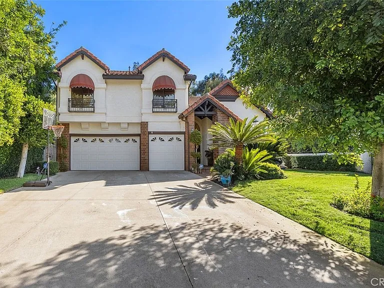 25682 Nottingham Ct — Photo 1