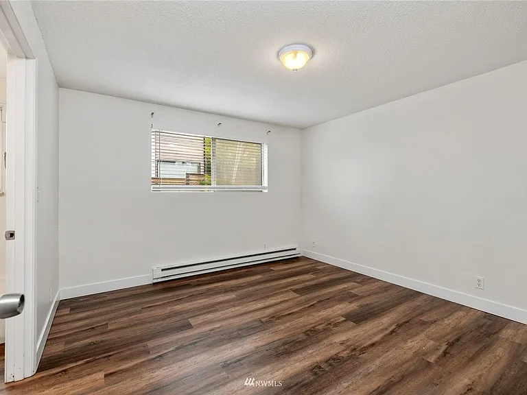 Stroud Apartments — Photo 17