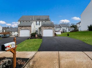 73 Wheatsheaff Ln, Perkasie, PA 18944