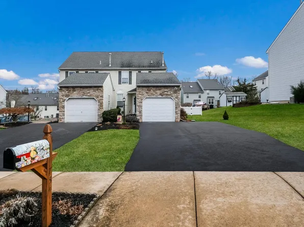 73 Wheatsheaff Ln, Perkasie, PA 18944