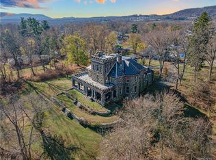 11 Oak Ridge Dr, New Windsor, NY 12553