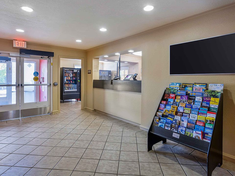 Lobby and Guest Check-in