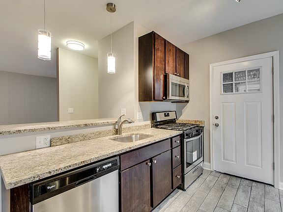 4th image of 840 E 53rd St APT 3