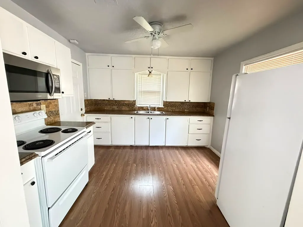 2 bed, 980 sqft, $900 — Photo 4