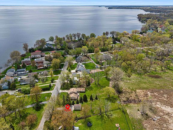 3rd image of 607 Hunters Point Rd