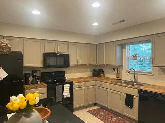 2 bed, 900 sqft, $1,300 — Photo 3