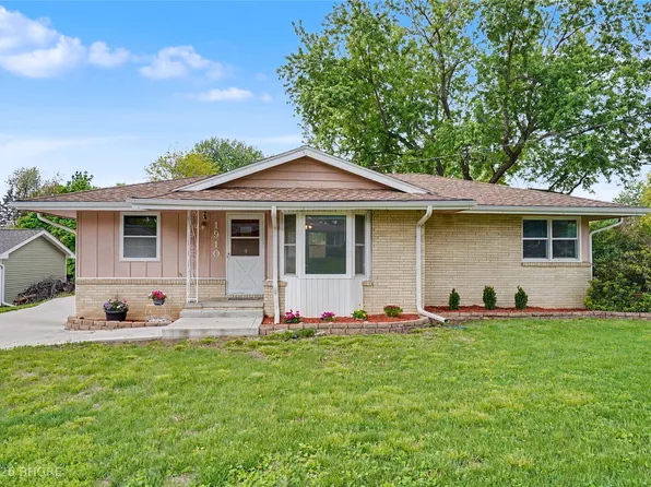 1910 NW 81st St, Clive, IA 50325