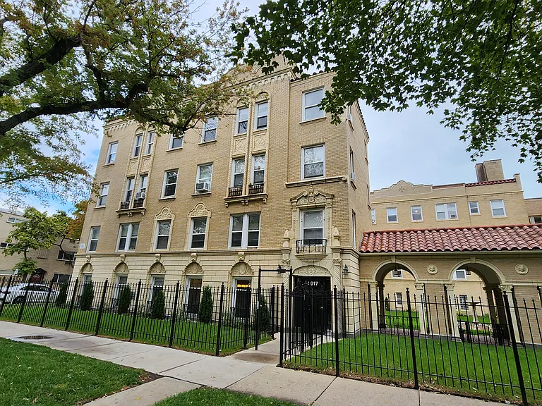 5015 N Wolcott Ave #305 — Photo 1