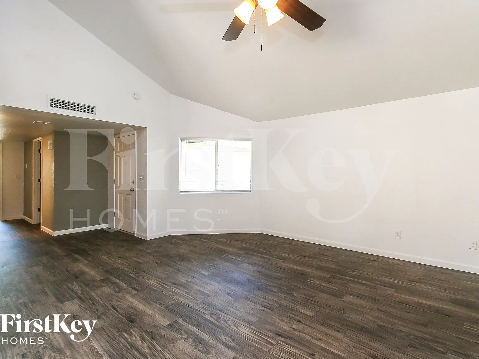 3 bed, 2.0 bath, 1385 sqft, $1,955 — Photo 2