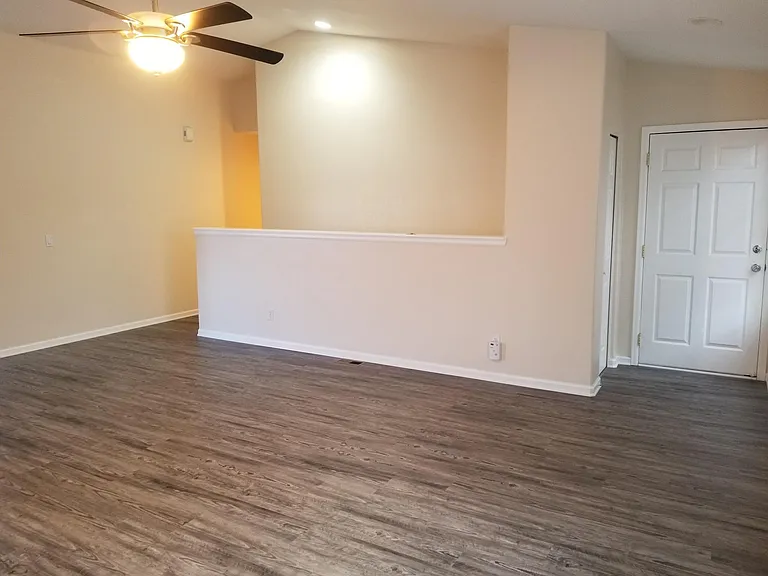 832 Pitkin Way — Photo 6