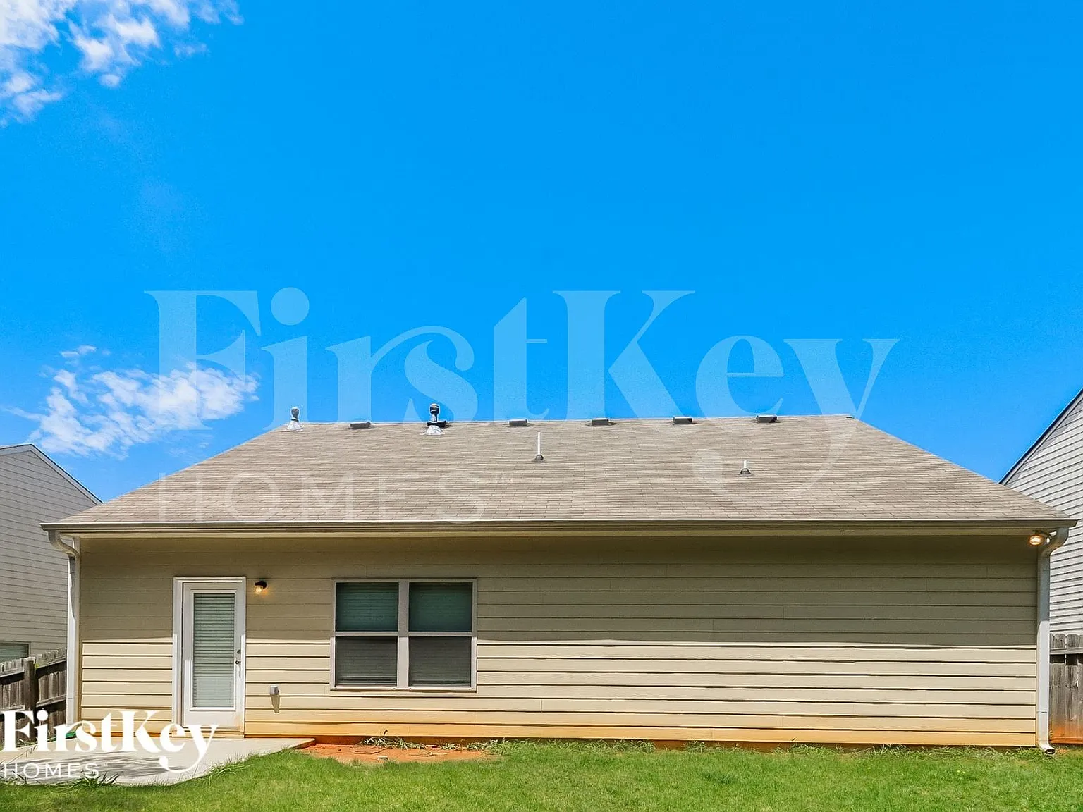 3 bed, 2.0 bath, 1656 sqft, $2,560 — Photo 2