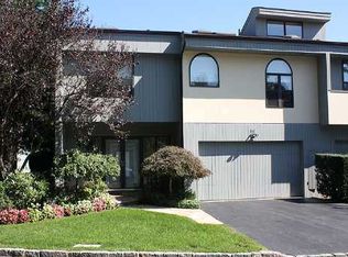 94 Eagle Chase, Woodbury, NY 11797