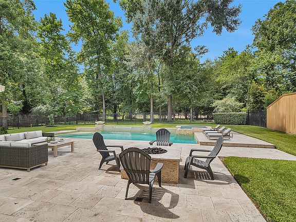 5th image of 182 Caledonia Cir