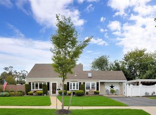 41 Birch Ln, Levittown, NY 11756