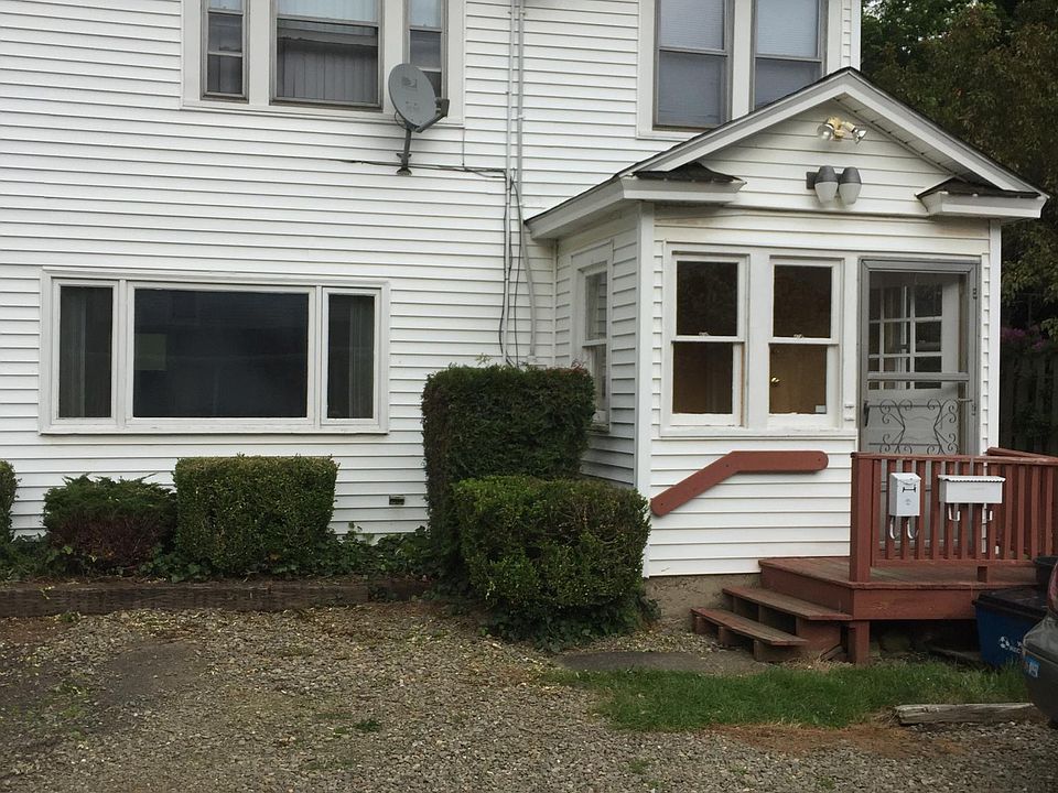 114 1/2 Redwood, lower apartment exterior. Parking lot in fr